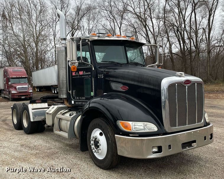 image for item DP0268 2009 Peterbilt 384  semi truck