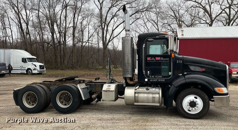 image for item DP0268 2009 Peterbilt 384  semi truck