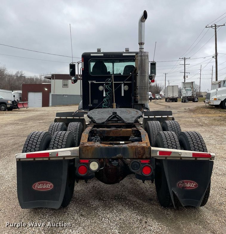 image for item DP0268 2009 Peterbilt 384  semi truck