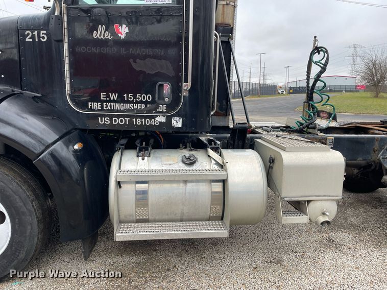 image for item DP0268 2009 Peterbilt 384  semi truck