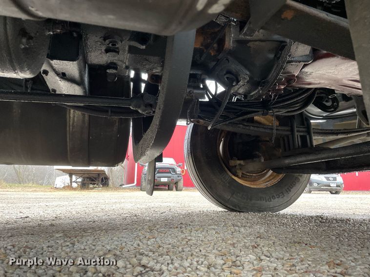 image for item DP0268 2009 Peterbilt 384  semi truck