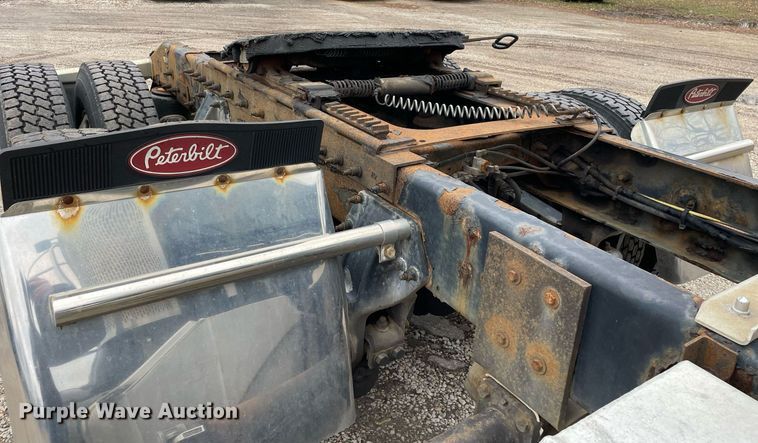 image for item DP0268 2009 Peterbilt 384  semi truck