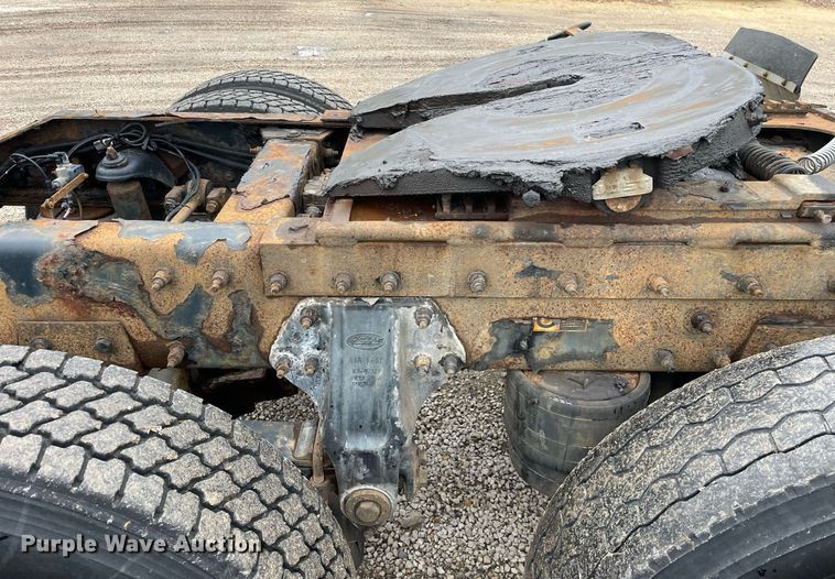 image for item DP0268 2009 Peterbilt 384  semi truck