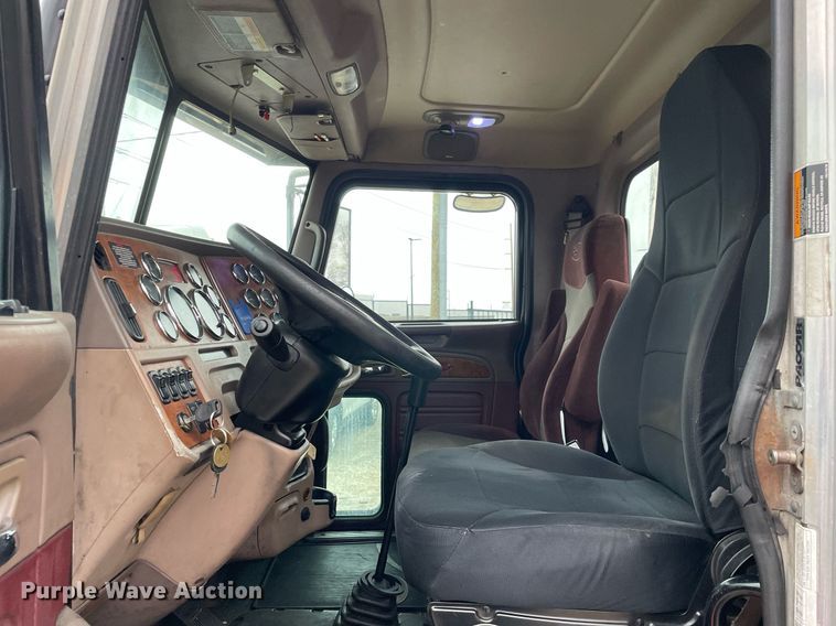 image for item DP0268 2009 Peterbilt 384  semi truck