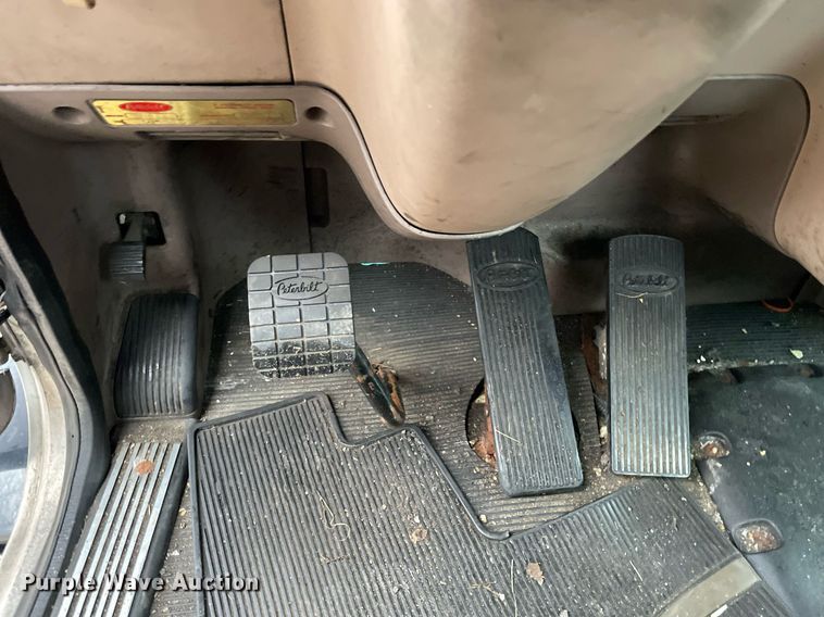 image for item DP0268 2009 Peterbilt 384  semi truck