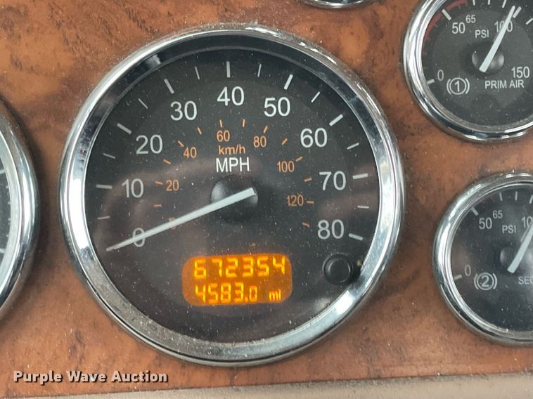 image for item DP0268 2009 Peterbilt 384  semi truck