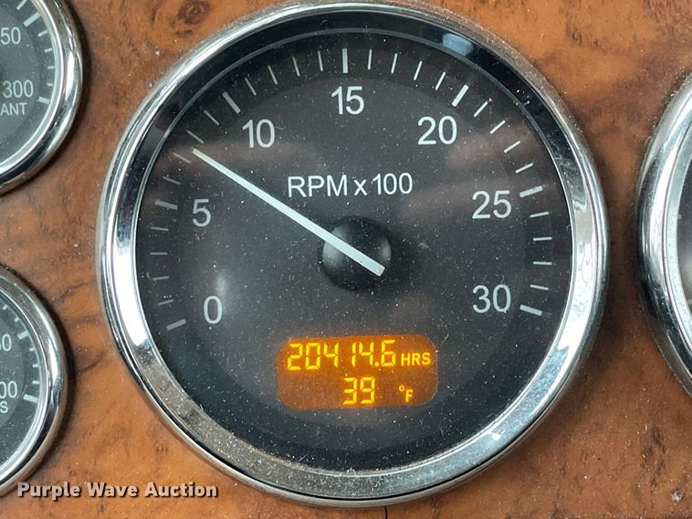 image for item DP0268 2009 Peterbilt 384  semi truck