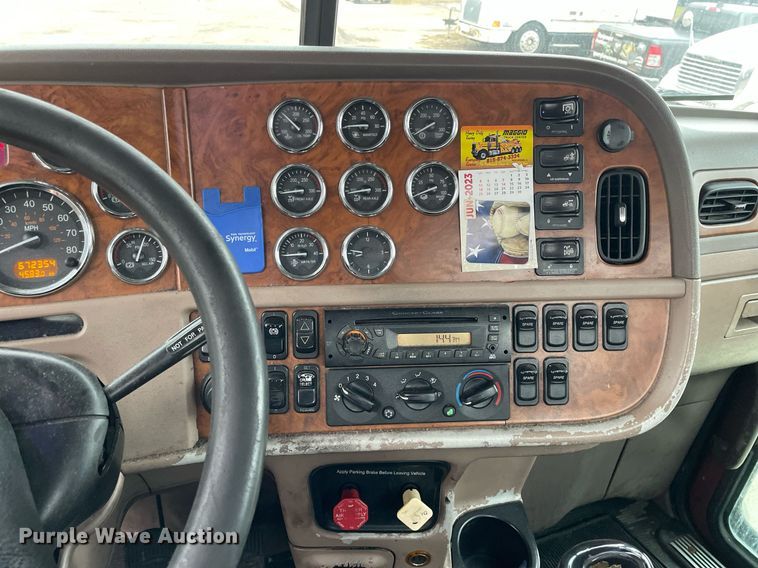 image for item DP0268 2009 Peterbilt 384  semi truck