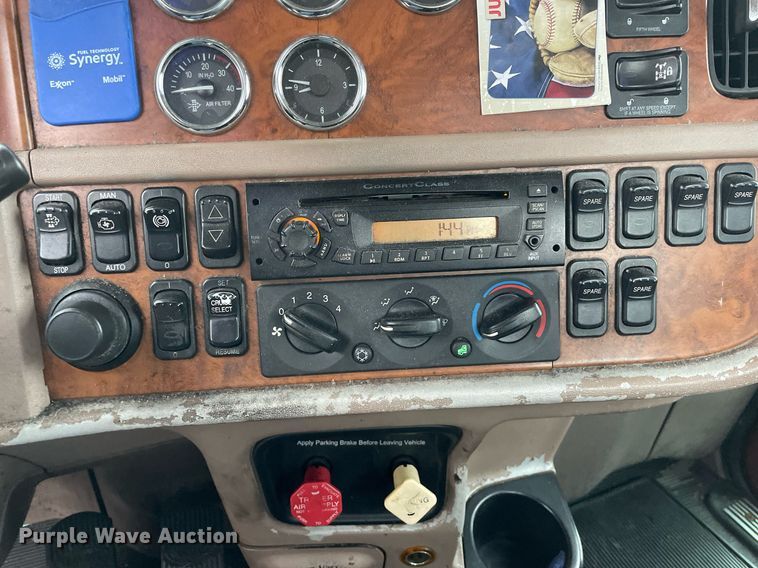 image for item DP0268 2009 Peterbilt 384  semi truck