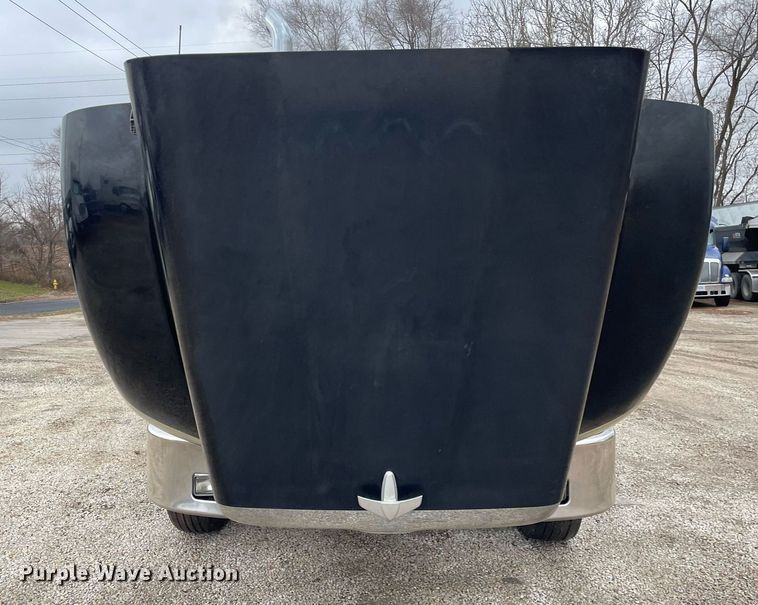 image for item DP0268 2009 Peterbilt 384  semi truck