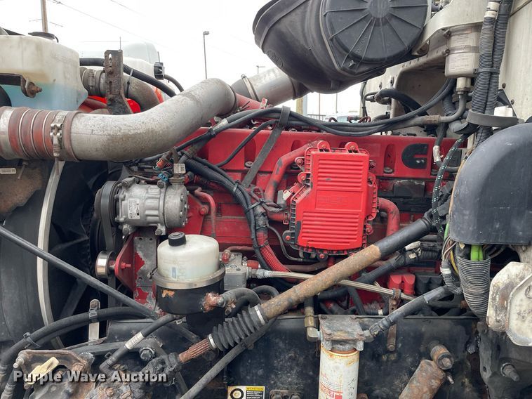 image for item DP0268 2009 Peterbilt 384  semi truck