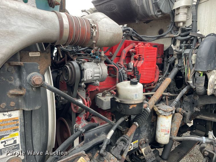 image for item DP0268 2009 Peterbilt 384  semi truck