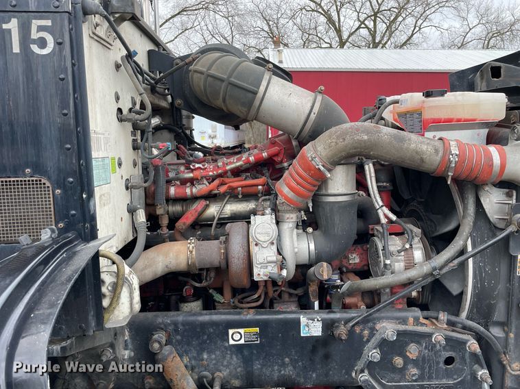 image for item DP0268 2009 Peterbilt 384  semi truck