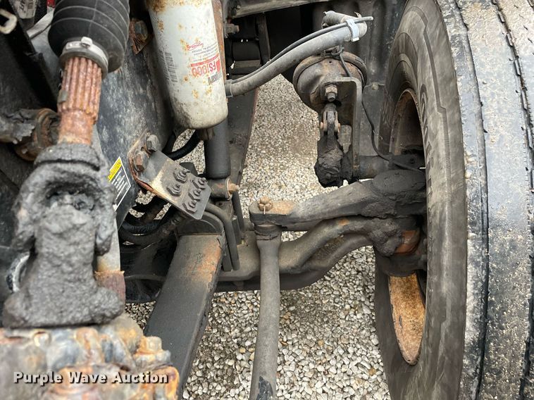 image for item DP0268 2009 Peterbilt 384  semi truck