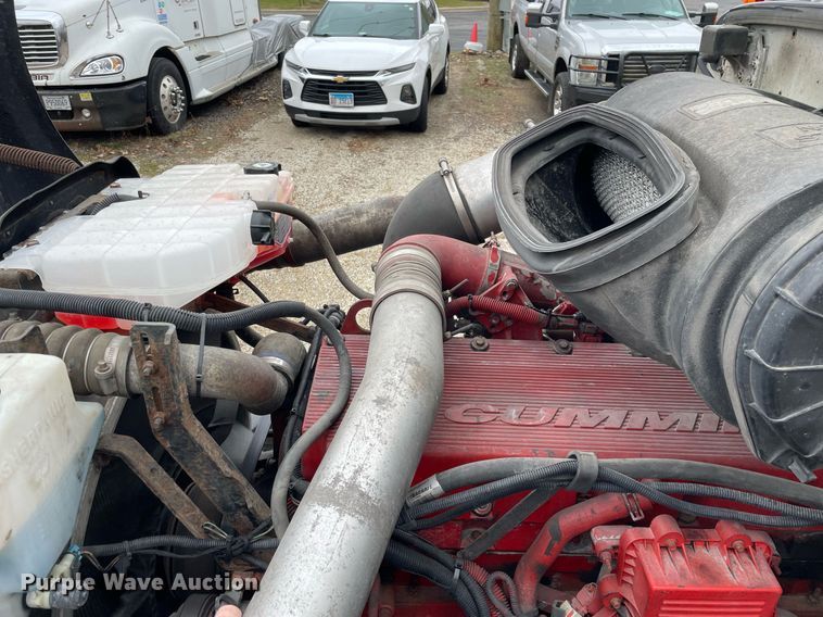 image for item DP0268 2009 Peterbilt 384  semi truck