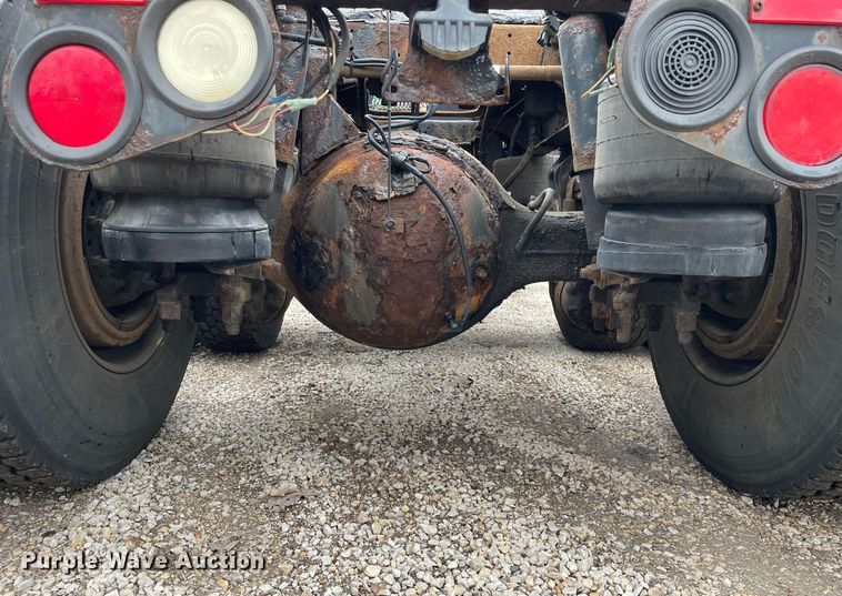 image for item DP0268 2009 Peterbilt 384  semi truck