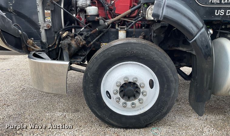 image for item DP0268 2009 Peterbilt 384  semi truck