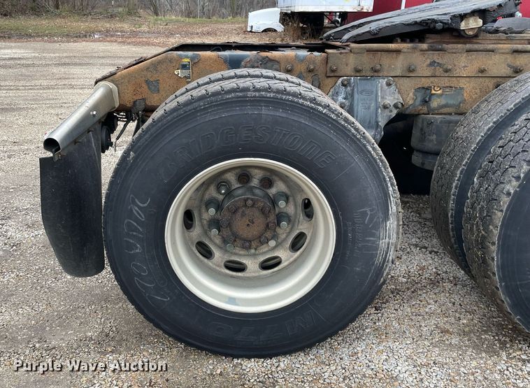 image for item DP0268 2009 Peterbilt 384  semi truck