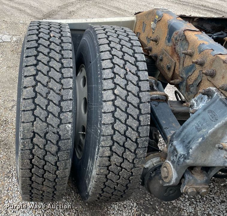 image for item DP0268 2009 Peterbilt 384  semi truck