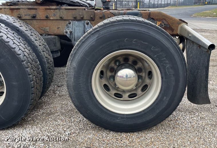 image for item DP0268 2009 Peterbilt 384  semi truck