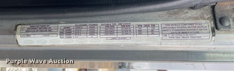 image for item DP0268 2009 Peterbilt 384  semi truck