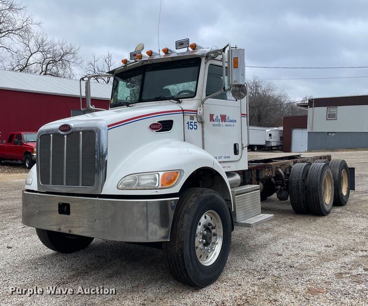 image for item DP0269 2007 Peterbilt 335  truck cab and chassis