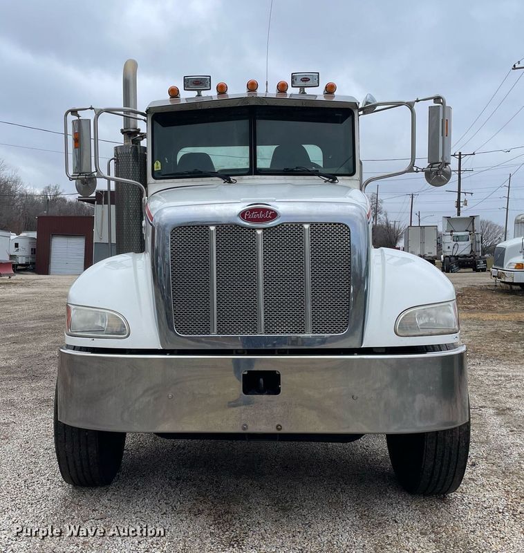 image for item DP0269 2007 Peterbilt 335  truck cab and chassis