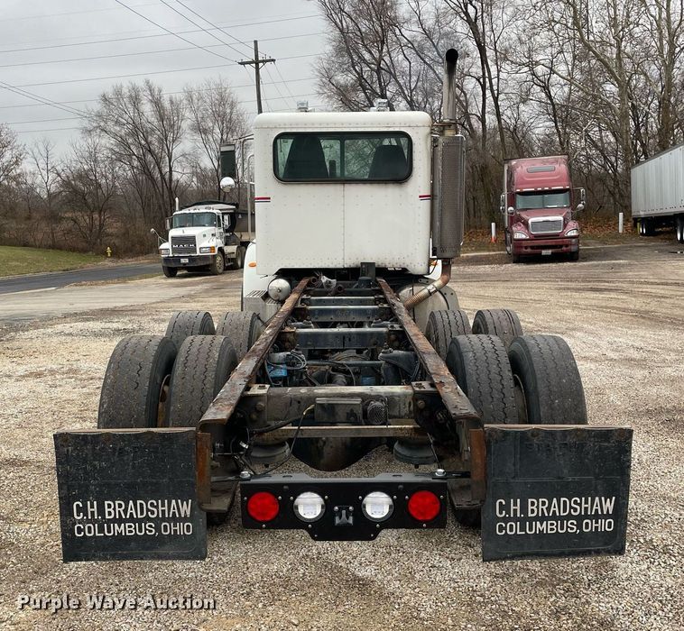 image for item DP0269 2007 Peterbilt 335  truck cab and chassis