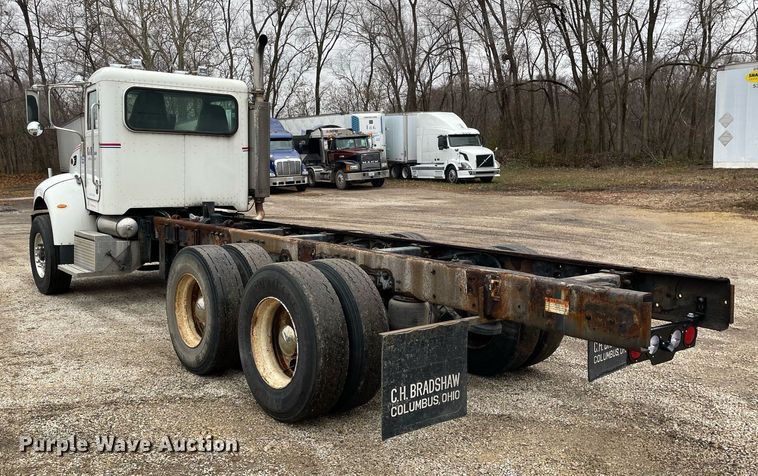 image for item DP0269 2007 Peterbilt 335  truck cab and chassis