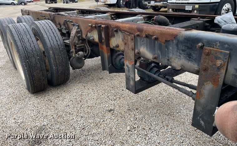 image for item DP0269 2007 Peterbilt 335  truck cab and chassis