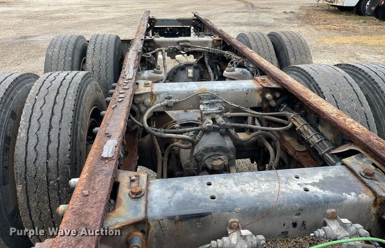 image for item DP0269 2007 Peterbilt 335  truck cab and chassis