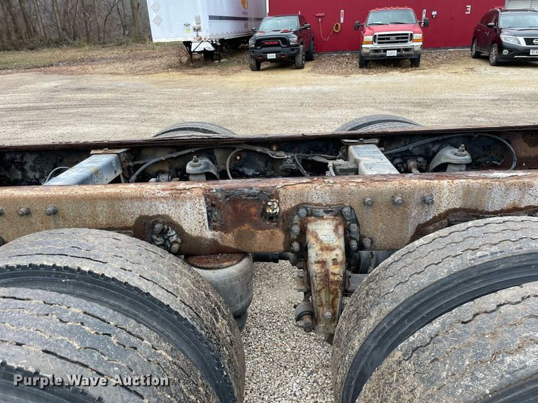 image for item DP0269 2007 Peterbilt 335  truck cab and chassis