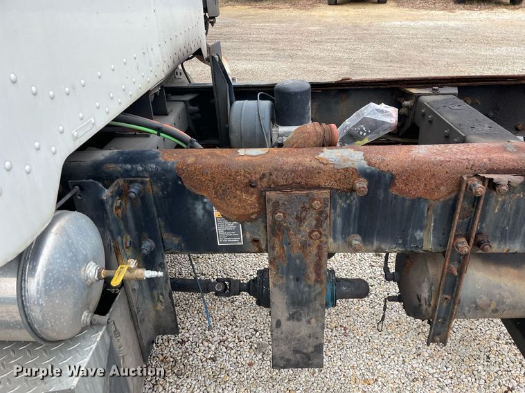 image for item DP0269 2007 Peterbilt 335  truck cab and chassis