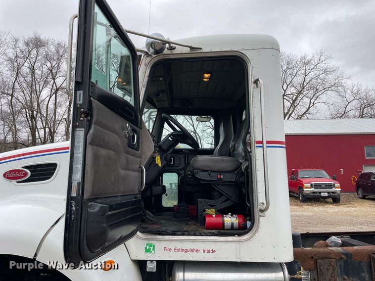 image for item DP0269 2007 Peterbilt 335  truck cab and chassis