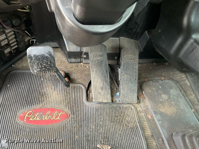 image for item DP0269 2007 Peterbilt 335  truck cab and chassis