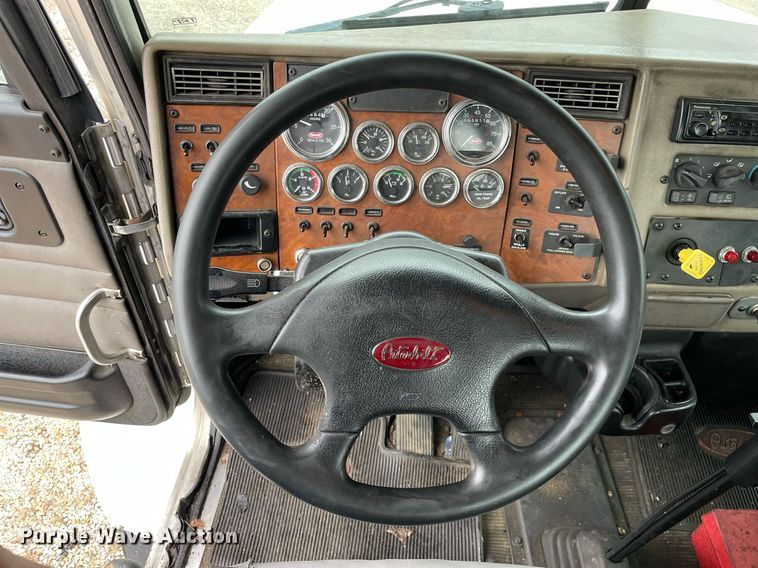 image for item DP0269 2007 Peterbilt 335  truck cab and chassis