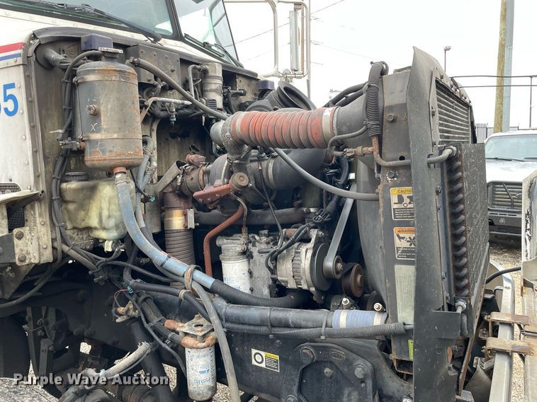 image for item DP0269 2007 Peterbilt 335  truck cab and chassis