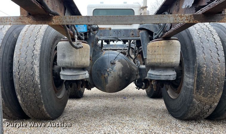 image for item DP0269 2007 Peterbilt 335  truck cab and chassis