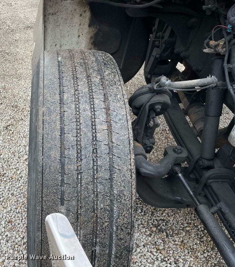 image for item DP0269 2007 Peterbilt 335  truck cab and chassis