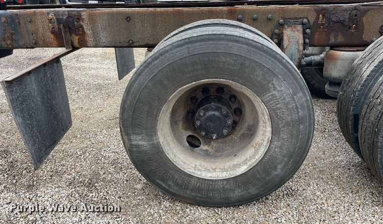 image for item DP0269 2007 Peterbilt 335  truck cab and chassis