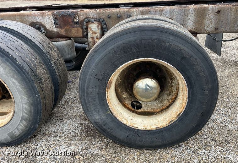 image for item DP0269 2007 Peterbilt 335  truck cab and chassis