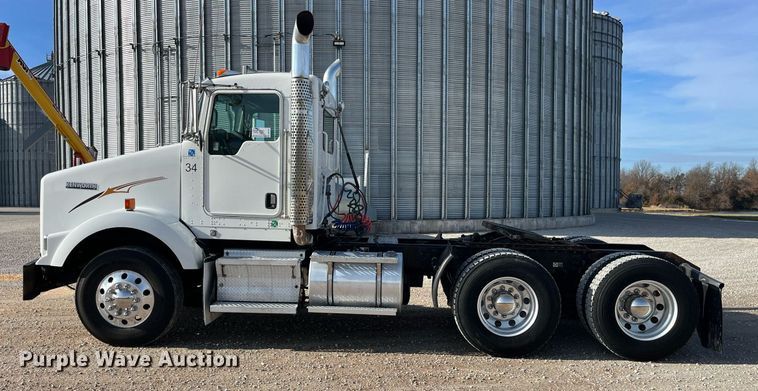 image for item DP2161 2009 Kenworth T800  semi truck