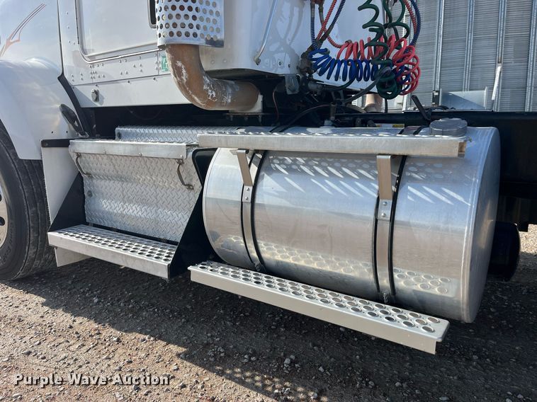 image for item DP2161 2009 Kenworth T800  semi truck