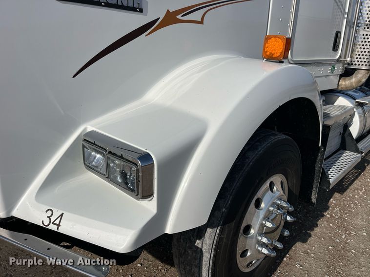 image for item DP2161 2009 Kenworth T800  semi truck