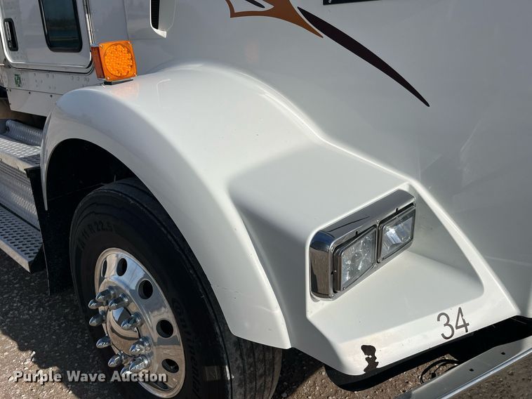 image for item DP2161 2009 Kenworth T800  semi truck