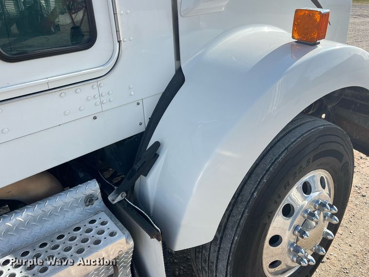 image for item DP2161 2009 Kenworth T800  semi truck