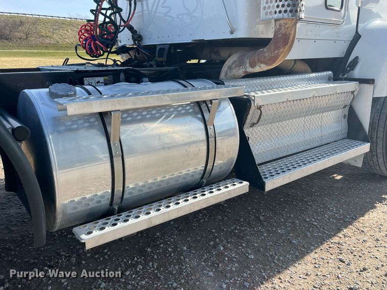 image for item DP2161 2009 Kenworth T800  semi truck