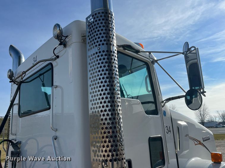 image for item DP2161 2009 Kenworth T800  semi truck
