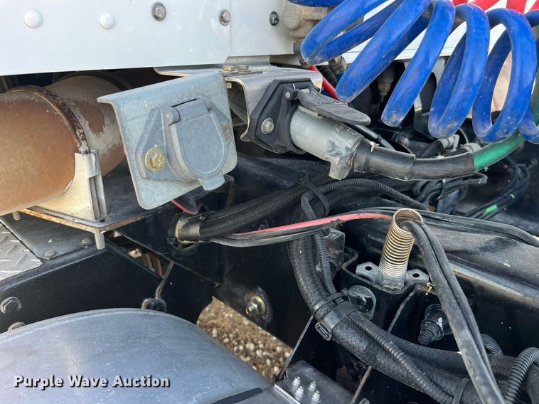 image for item DP2161 2009 Kenworth T800  semi truck