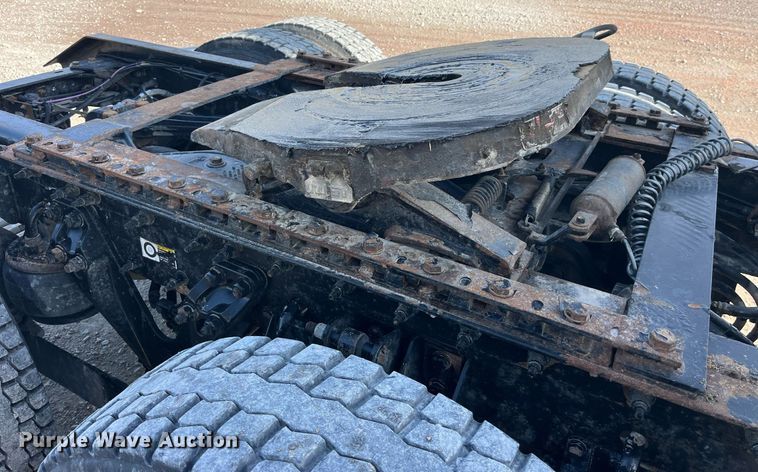 image for item DP2161 2009 Kenworth T800  semi truck